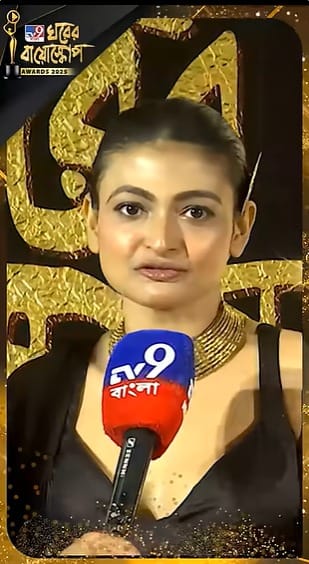 রেড কার্পেটে বোল্ড লুকে তানিকা