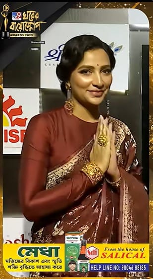 রেড কার্পেটে কোন লুকে ধরা দিলেন শুভশ্রী?