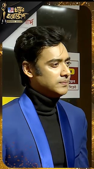 রেড কার্পেটে লাইম লাইট কাড়লেন রিজওয়ান