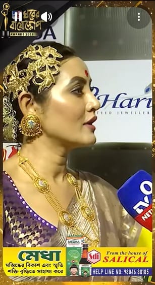 চোখ ধাঁধাঁনো সাজে নজর কাড়লেন অনন্যা