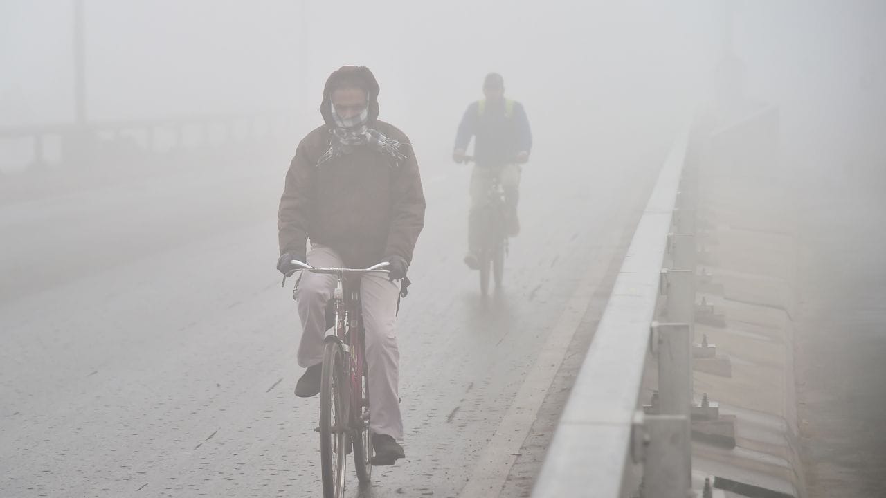 বড়দিনে হাড় জমিয়ে দিল শীত! আর কত নামবে তাপমাত্রা?