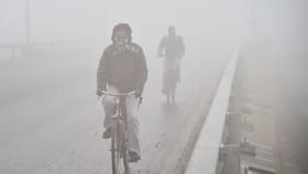 বড়দিনে হাড় জমিয়ে দিল শীত! আর কত নামবে তাপমাত্রা?