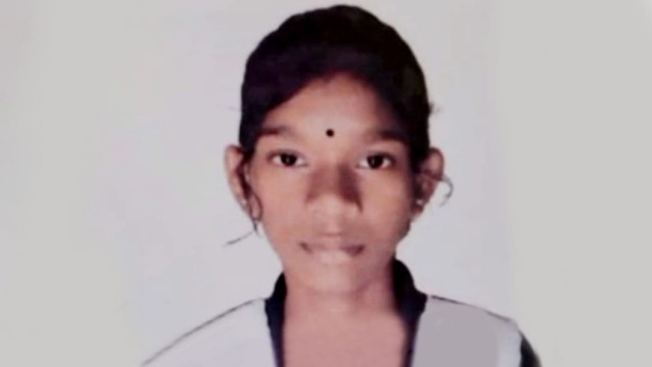 Suicide: মা বকেছিল পড়াশোনা নিয়ে, অভিমানে আত্মহত্যা ছাত্রীর Suicide: মা বকেছিল পড়াশোনা নিয়ে, অভিমানে আত্মহত্যা ছাত্রীর