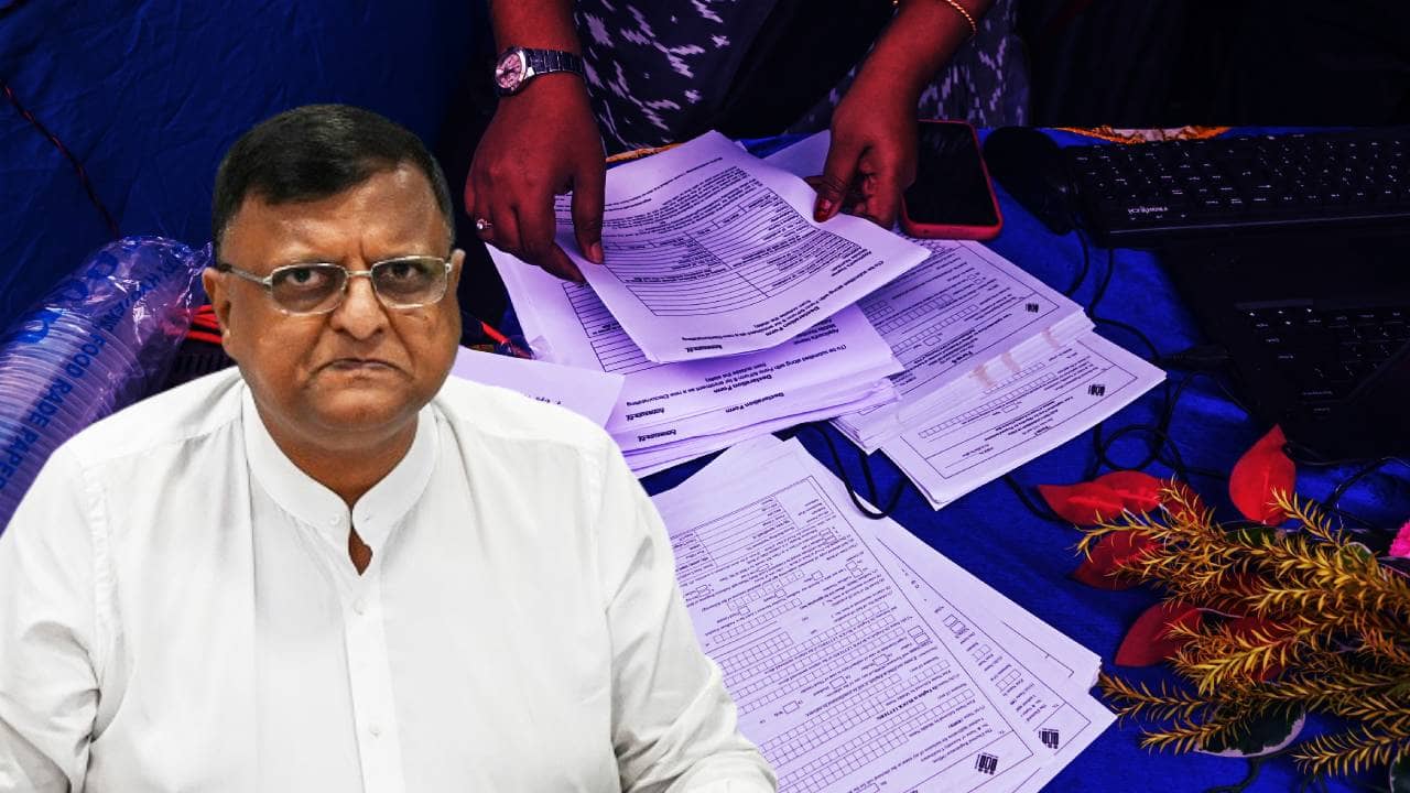 SIR in Bengal: আইন উপেক্ষা করে নাম বাদ, কাঠগড়ায় ERO-রা! কমিশনের কাছে গেল নালিশ চিঠি