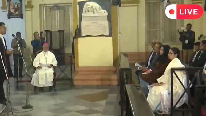 পর্তুগিজ চার্চের প্রার্থনাসভায় যোগ দিলেন মুখ্যমন্ত্রী