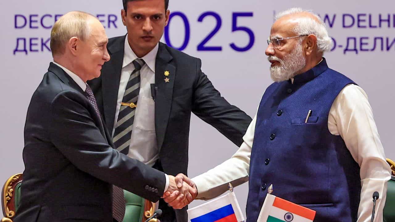 Putin in India: প্রোটোকল ভঙ্গ থেকে পারমাণবিক-প্রতিশ্রুতি! নজরে শেষ ২৪ ঘণ্টার মোদী-পুতিন সমীকরণ Putin in India: প্রোটোকল ভঙ্গ থেকে পারমাণবিক-প্রতিশ্রুতি! নজরে শেষ ২৪ ঘণ্টার মোদী-পুতিন সমীকরণ