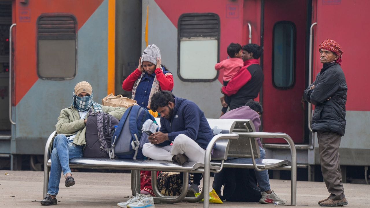 Indian Railways: ট্রেনের টিকিট কাটার সময় বদলে গেল, নতুন আপডেট জানেন?