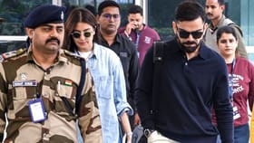 প্রেমানন্দজির কাছে ভাল থাকার মন্ত্র খুঁজছেন বিরাট-অনুষ্কা, কী হল হঠাৎ?