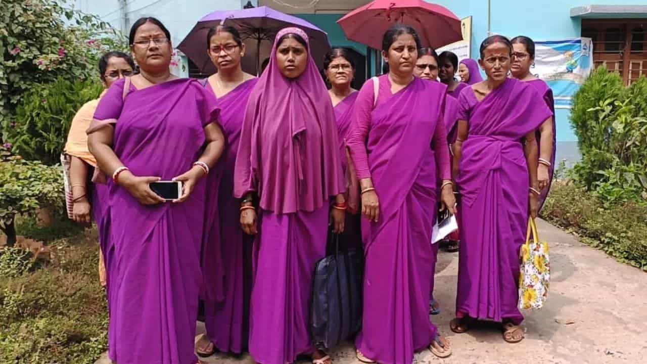ASHA Worker Protest: আশাকর্মীর চাকরি পেতে কীভাবে আবেদন করবেন? ASHA Worker Protest: আশাকর্মীর চাকরি পেতে কীভাবে আবেদন করবেন?