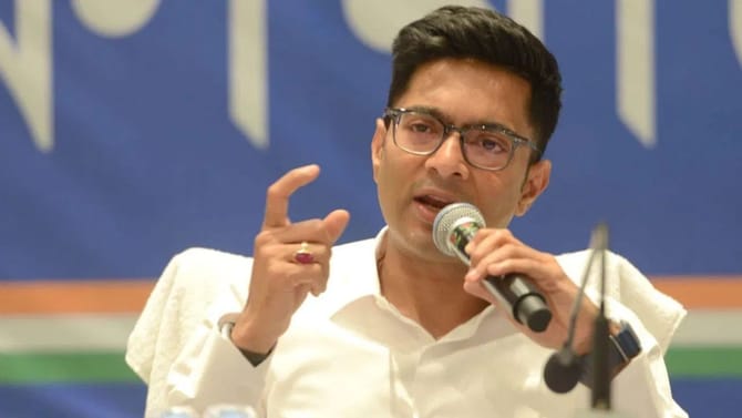 ডিইও-দের 'লগ-ইন চাইছে' অবজার্ভাররা, আদালতে যাওয়ার হুঁশিয়ারি অভিষেকের