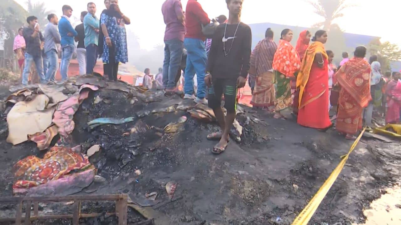 Anandaur Fire: পুলিশ খালি বলছে সকাল ৮টা থেকে জেসিবি আসছে, এখনও এল না, এবার ক্ষোভ উগরালেন নিখোঁজদের পরিবার