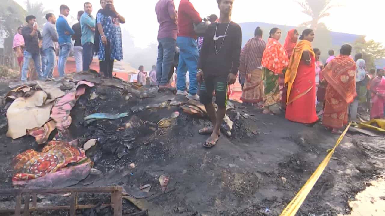 Anandapur Fire: গোডাউন কিংবা মোমো কারখানায় নয়, রাক্ষুসে আগুন ঠিক কোথা থেকে লাগল, কীভাবে প্রাণ গেল এত মানুষের, রিপোর্টে সামনে এল সত্যিটা Anandapur Fire: গোডাউন কিংবা মোমো কারখানায় নয়, রাক্ষুসে আগুন ঠিক কোথা থেকে লাগল, কীভাবে প্রাণ গেল এত মানুষের, রিপোর্টে সামনে এল সত্যিটা