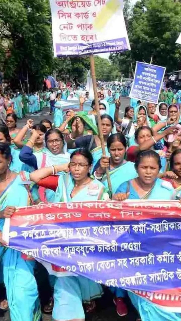 কলকাতা পুরসভার সামনে বিক্ষোভ ICDS কর্মীদের, কী হল দেখুন