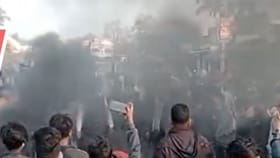 বেলডাঙায় জ্বলছে আগুন, ঘণ্টার পর ঘণ্টা দাঁড়িয়ে থাকল ট্রেন