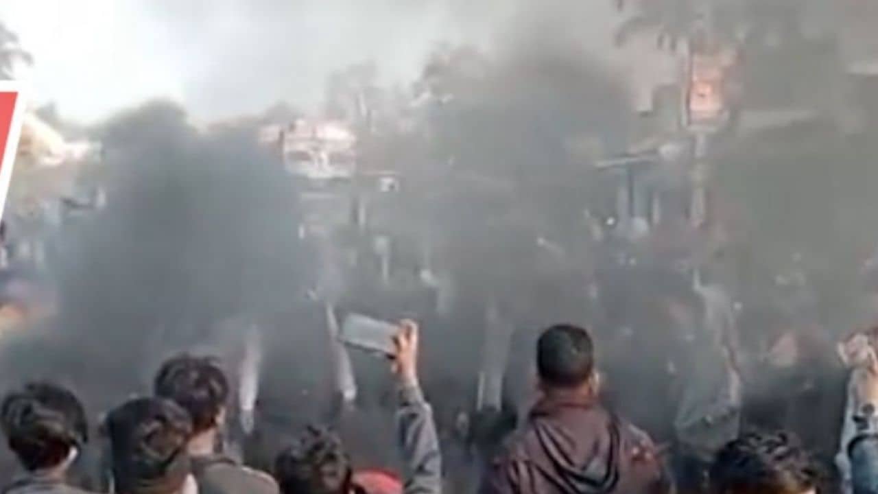 Beldanga Case: মেরেছিল সংবাদ-মাধ্যমকে, সরকারি সম্পত্তি ভাঙচুর থেকে জ্বালানো হয়েছিল আগুন, বেলডাঙার ঘটনায় সেই অভিযুক্তদের সশরীরে পেশ করা গেল না কোর্টে, এবার পুলিশ কী কারণ দিল?