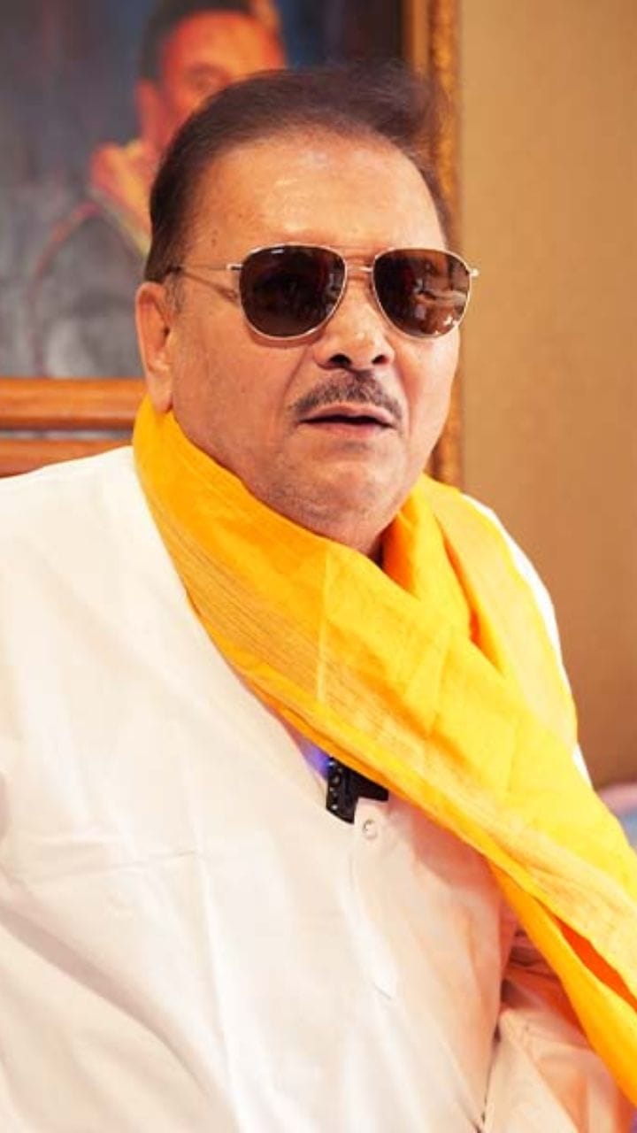 অভিষেকের সঙ্গে আলেকজান্ডারের তুলনা মদনের