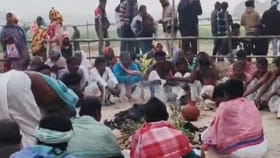 বোনের আত্মত্যগকে সম্মান! আজও ফুটন্ত ঘিয়ে হাত ডোবান ওঁরা