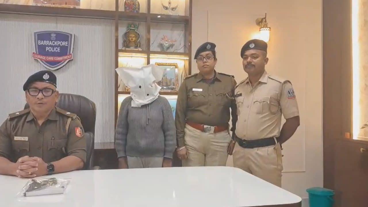 Bhatpara: ফেসবুকে আগ্নেয়াস্ত্র হাতে ছবি পোস্ট! পুলিশের জালে ভাটপাড়ার রিয়া, নেপথ্যে বড় চক্র?