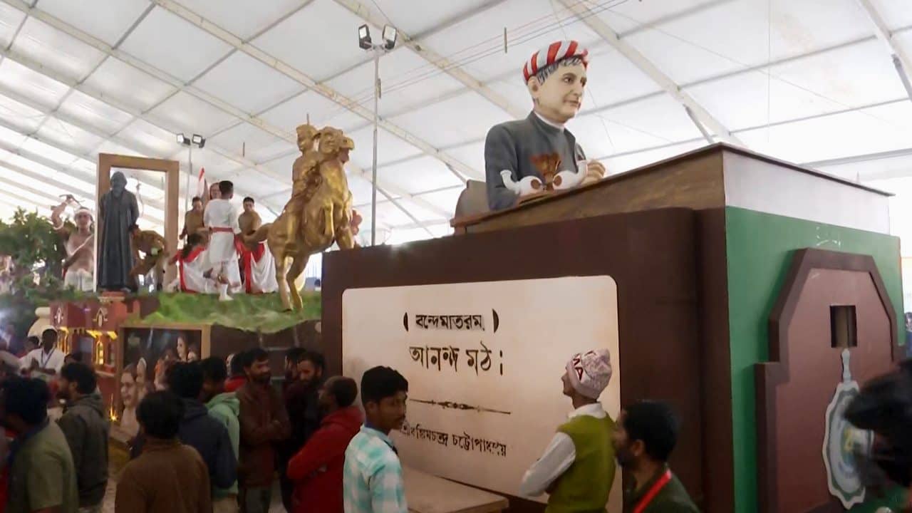 Bengals Tableau: এখনও মেলায়নি বন্দেমাতরম বিতর্কের রেশ, এবার প্রজাতন্ত্র দিবসে বাংলার ট্যাবলোর একেবারে সামনে থাকছেন বঙ্কিমচন্দ্র