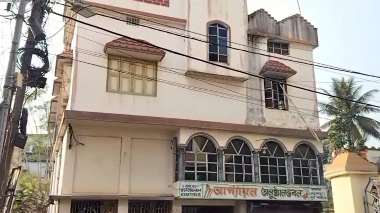 CPIM: অর্থাভাবে ভাড়ায় দেওয়া পার্টি অফিস এখন গলার কাঁটা, ভোটের আগে চাপে সিপিএম