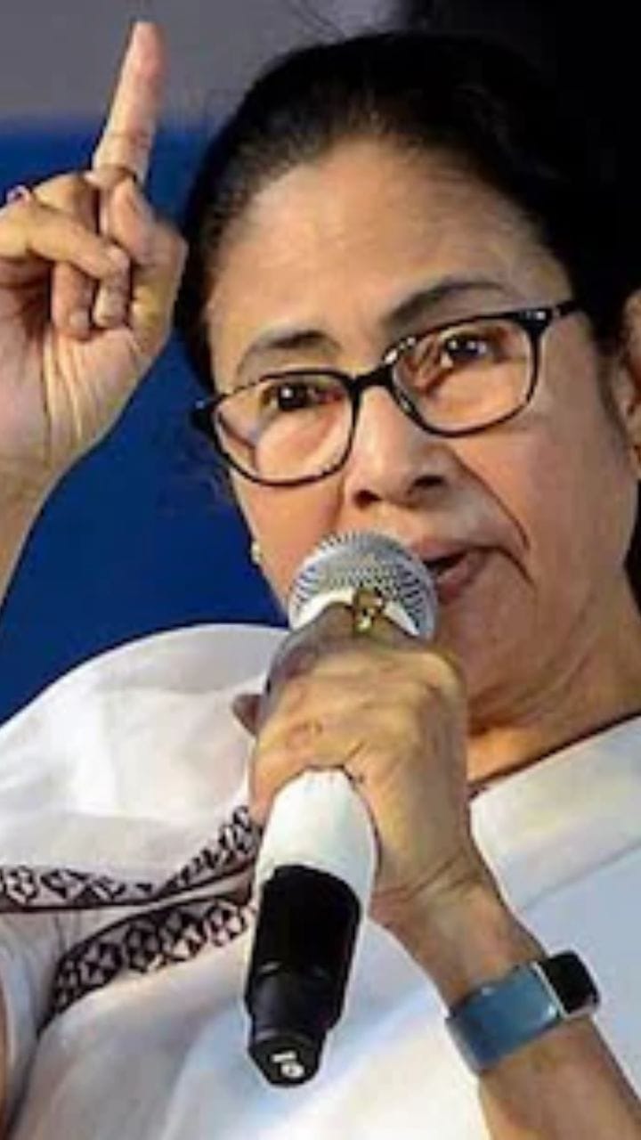 মমতার সভায় স্কুল পড়ুয়ারা কেন?