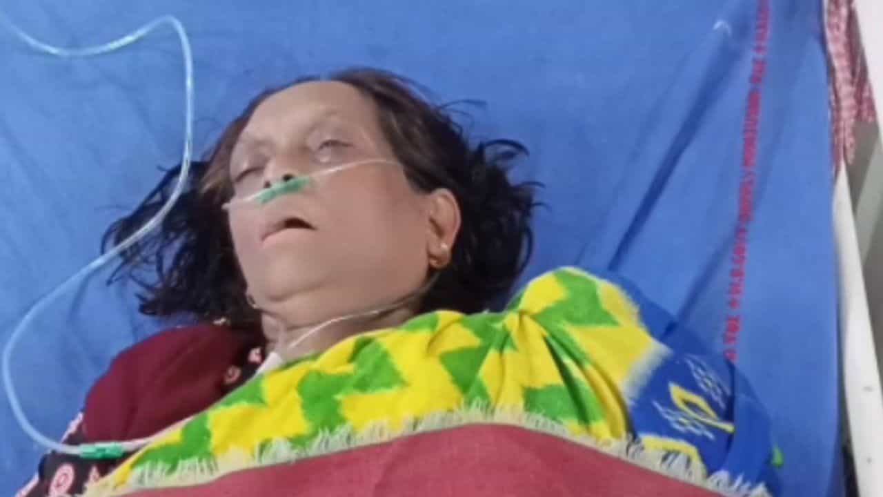 SIR Death: শুনানি কেন্দ্রে হঠাৎ হার্ট-অ্যাটাক, মৃত্যু ৬৩-র বৃদ্ধার SIR Death: শুনানি কেন্দ্রে হঠাৎ হার্ট-অ্যাটাক, মৃত্যু ৬৩-র বৃদ্ধার