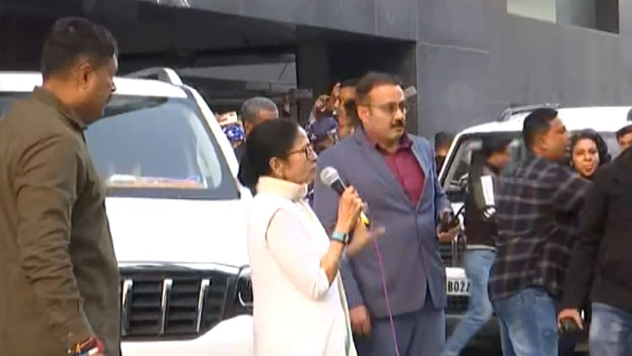 I PAC ED RAID: ক্ষমতার বলে নথি ছিনিয়ে নেওয়া হয়েছে, কোন মামলায় তদন্ত চলছিল? কোন ফাইল নিয়ে বেরোলেন মমতা? এবার মুখ খুলল ED