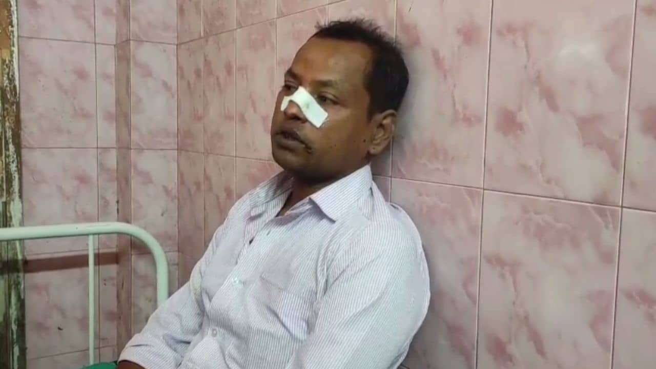 Hooghly: রাস্তায় ছাত্র VS পশু চিকিৎসক! ভর দুপুরে এমন চলল মারপিট যে ঘোল খেল পুলিশও