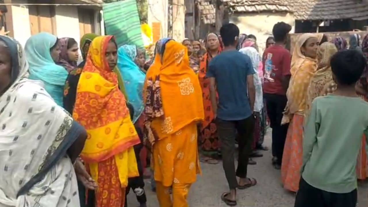 Rajarhat: হৃদরোগে আক্রান্ত হয়ে মৃত্যু বৃদ্ধের, পরিবার বলল, SIR আতঙ্ক