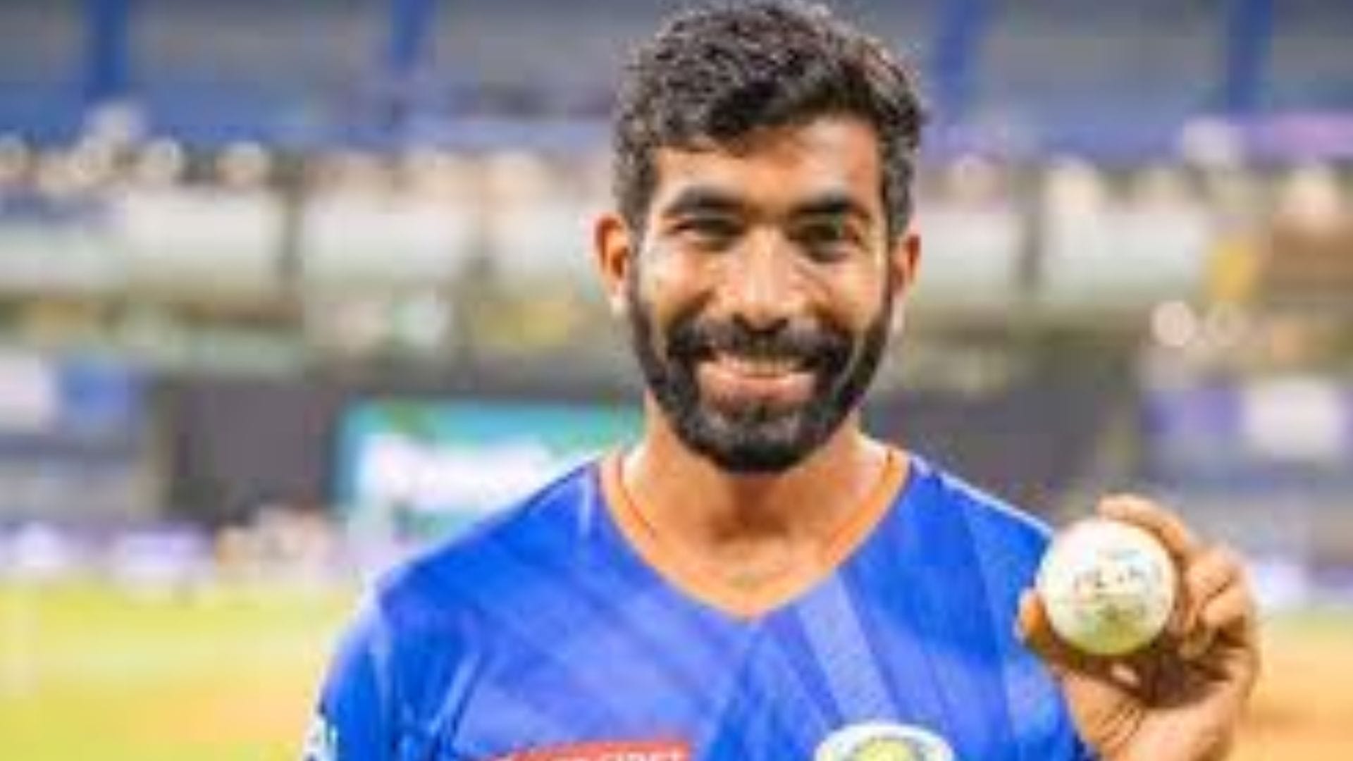 ভারত ও শ্রীলঙ্কায় বিশ্বকাপ। স্পিনারদের দাপট যেমন থাকবে, পেসাররাও ক্যারিশমা দেখাবেন। ভারতের জসপ্রীত বুমরাকে তালিকার তিনে রাখতেই হবে। তীব্র গতি, চকিত ইয়র্কারের জন্য টি-টোয়েন্টি ক্রিকেটে বারবার সাফল্য পান। বিশ্বকাপে সাফল্য পেতে বুমরার দিকে তাকিয়ে থাকবে ভারত।