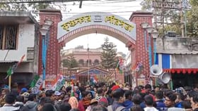 বছরের শুরুতেই কৃষ্ণনগর পৌরসভায় শোরগোল, তৃণমূলের পতাকা হাতে বিক্ষোভ