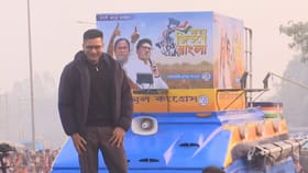 'ওঁকে একটা মিষ্টি দাও... আমার গাড়িতে থাকে', সভা থামিয়ে বললেন অভিষেক