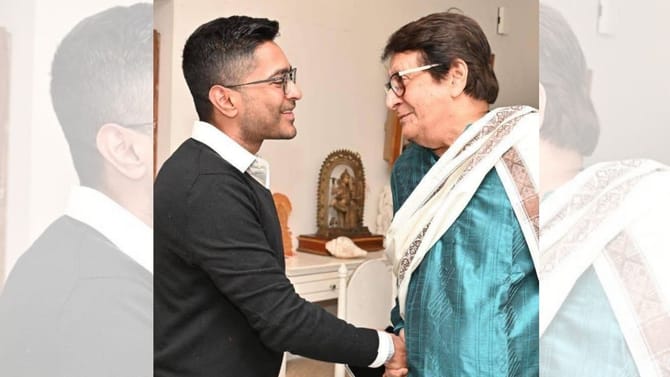 'আমার জীবনের প্রথম দেখা ছবি গুরুদক্ষিণা', বললেন অভিষেক