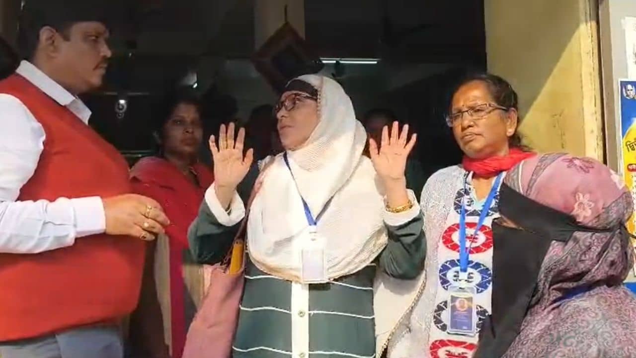 BLO: ব্যক্তিগত জীবন বলে কিছু নেই..., একসঙ্গে ১৭ জন বিএলও ইস্তফা দিলেন