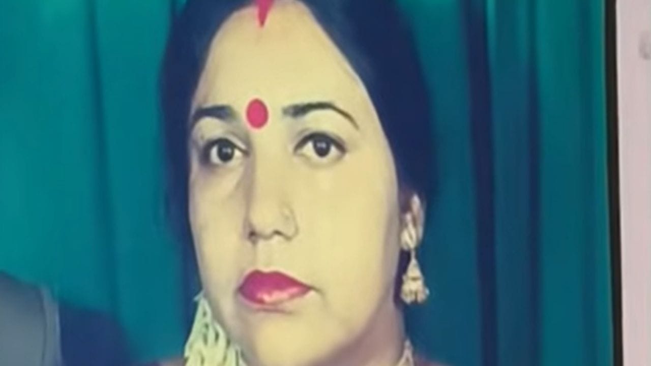 কাজের চাপেই মৃত্যু! ৪৮-এর সম্পৃতার পরিবারের বিস্ফোরক অভিযোগ কাজের চাপেই মৃত্যু! ৪৮-এর সম্পৃতার পরিবারের বিস্ফোরক অভিযোগ