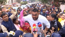 'এই দড়ি গলায় লাগিয়ে আমি ঝুলব', মাঝরাস্তায় ধুন্ধমার পরিস্থিতি