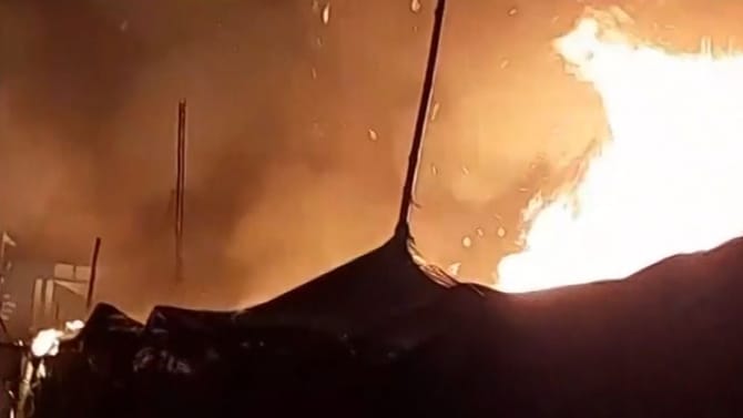 মেলার শুরুতেই বড় অঘটন, দাউদাউ করে জ্বলে গেল ছাউনি