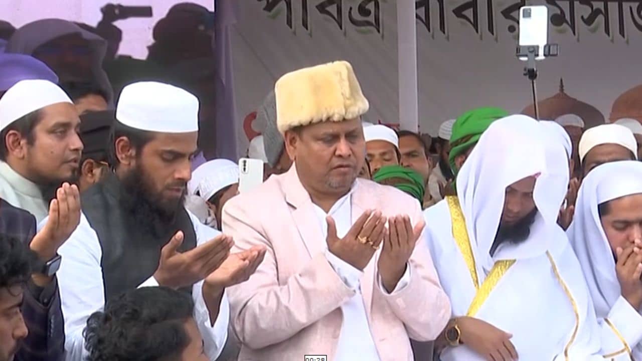 Babri Masjid: বাবরি মসজিদ গড়তে বাংলায় আসছে বেঙ্গালুরুর সংস্থা, লক্ষ কন্ঠে কোরানপাঠের ঘোষণা হুমায়ুনের