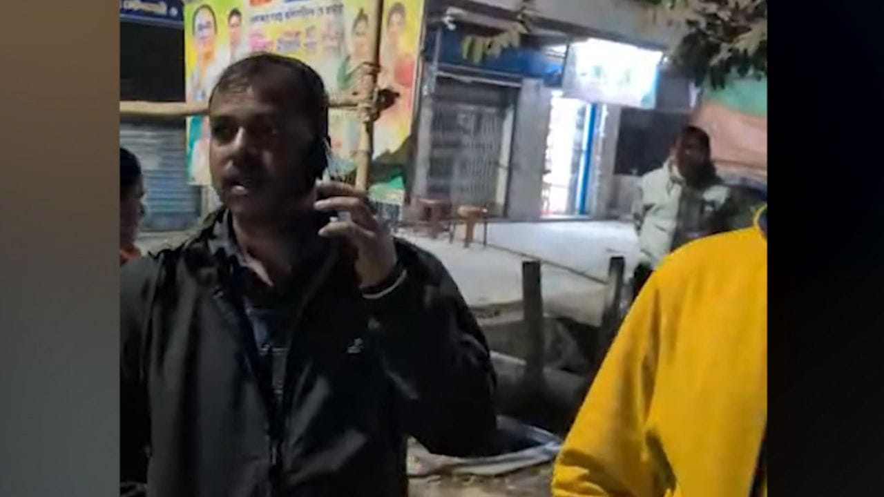 নামানো হল 'ডেডবডি'! পিকনিক করতে গিয়ে কী ঘটল নামানো হল 'ডেডবডি'! পিকনিক করতে গিয়ে কী ঘটল