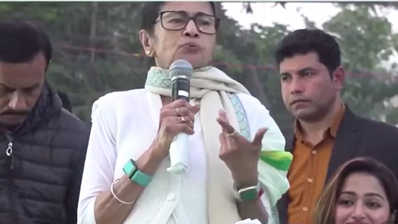 'ব্রেন ফেটে রক্ত বেরচ্ছে, ডান হাতটা মাথায় উঠে গেল...', সেদিনের কথা মনে করালেন মমতা 'ব্রেন ফেটে রক্ত বেরচ্ছে, ডান হাতটা মাথায় উঠে গেল...', সেদিনের কথা মনে করালেন মমতা