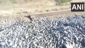 দেখুন কী অবস্থা! ভয়াবহ বিস্ফোরণে উড়ে গেল ১৫ ফুট রেললাইন