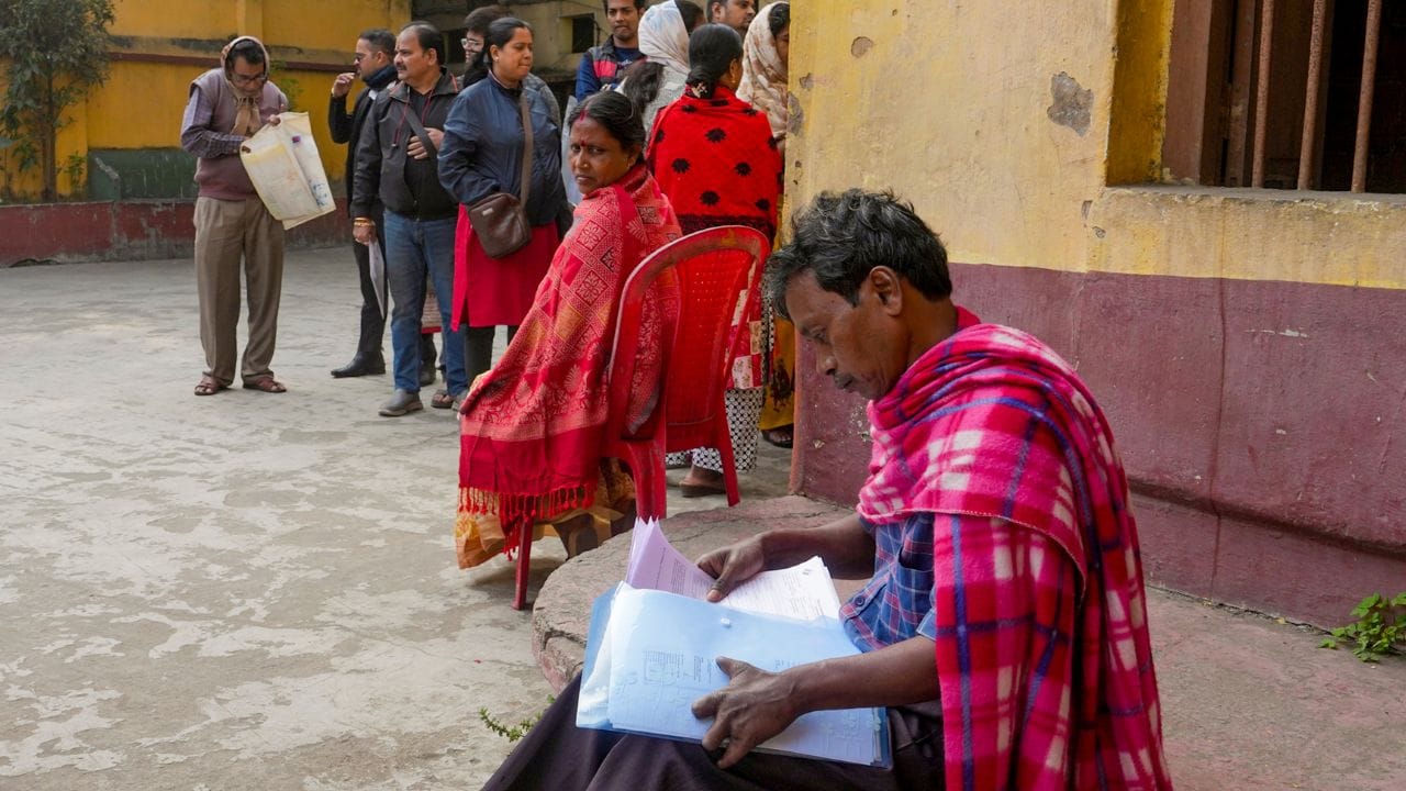 Subrata Gupta: শুধু সংখ্যালঘুদের নামেই যাচ্ছে নোটিস? কী যুক্তি বিশেষ পর্যবেক্ষক সুব্রত গুপ্তর