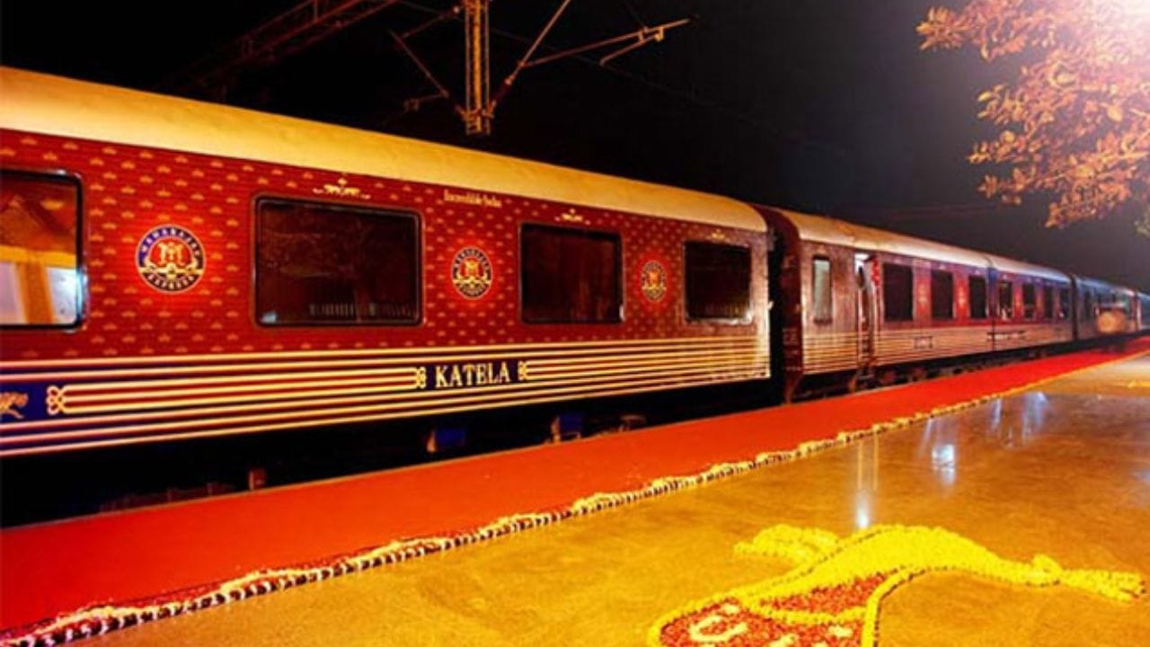 Maharaja Express: লক্ষ টাকার টিকিট, বগি ভর্তি বিদেশি যাত্রী! বড় বিপদ এড়াল মহারাজা এক্সপ্রেস Maharaja Express: লক্ষ টাকার টিকিট, বগি ভর্তি বিদেশি যাত্রী! বড় বিপদ এড়াল মহারাজা এক্সপ্রেস
