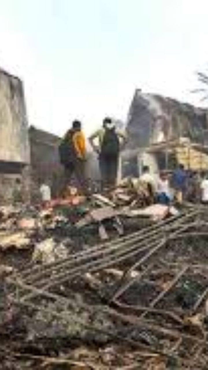 আনন্দপুরে আগুন লেগেছিল ঠিক কোথায়?