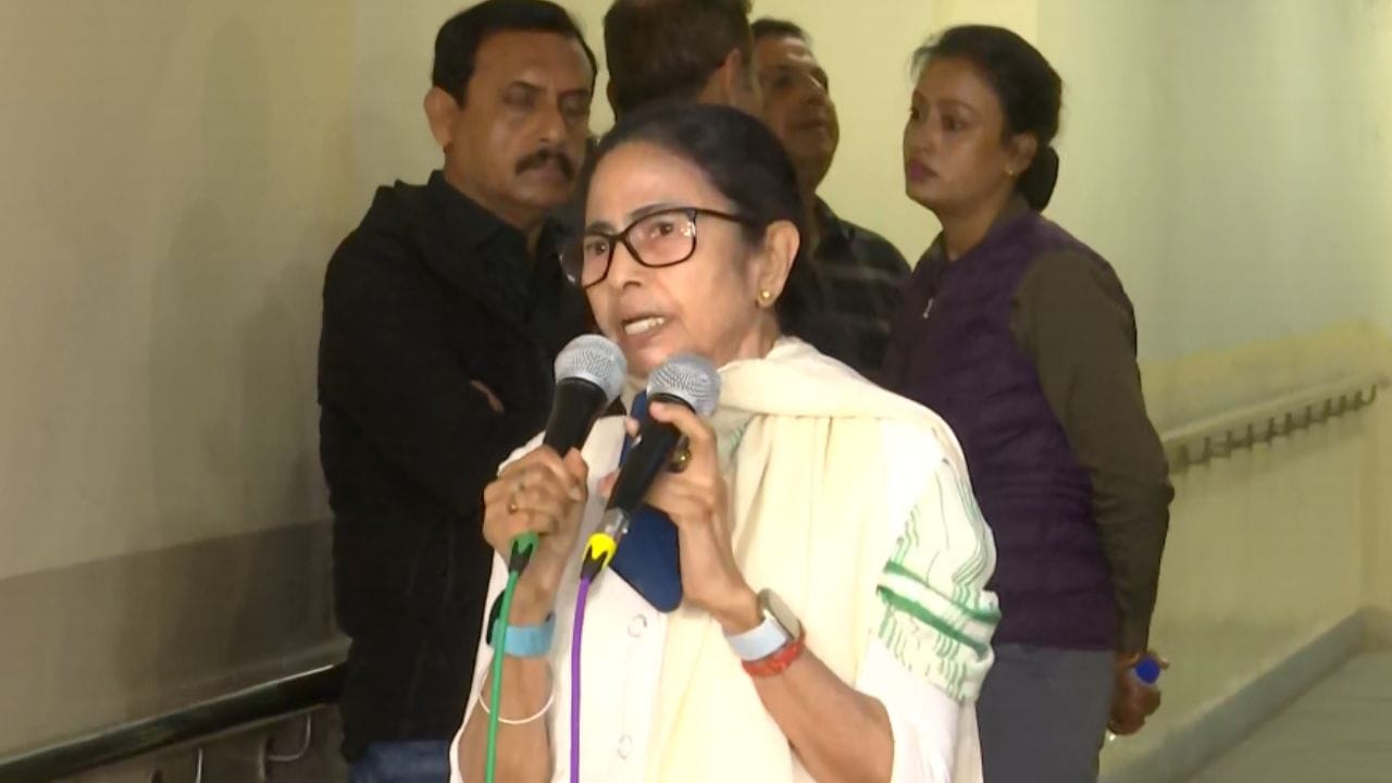 একটি নয়, দুটি থানায় এফআইআর করলেন মমতা একটি নয়, দুটি থানায় এফআইআর করলেন মমতা