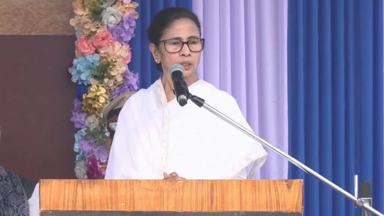 West Bengal-India News Today Live: নেতাজিকে শ্রদ্ধা জানিয়ে বিজেপিকে নিশানা, ফের SIR নিয়ে সরব মমতা