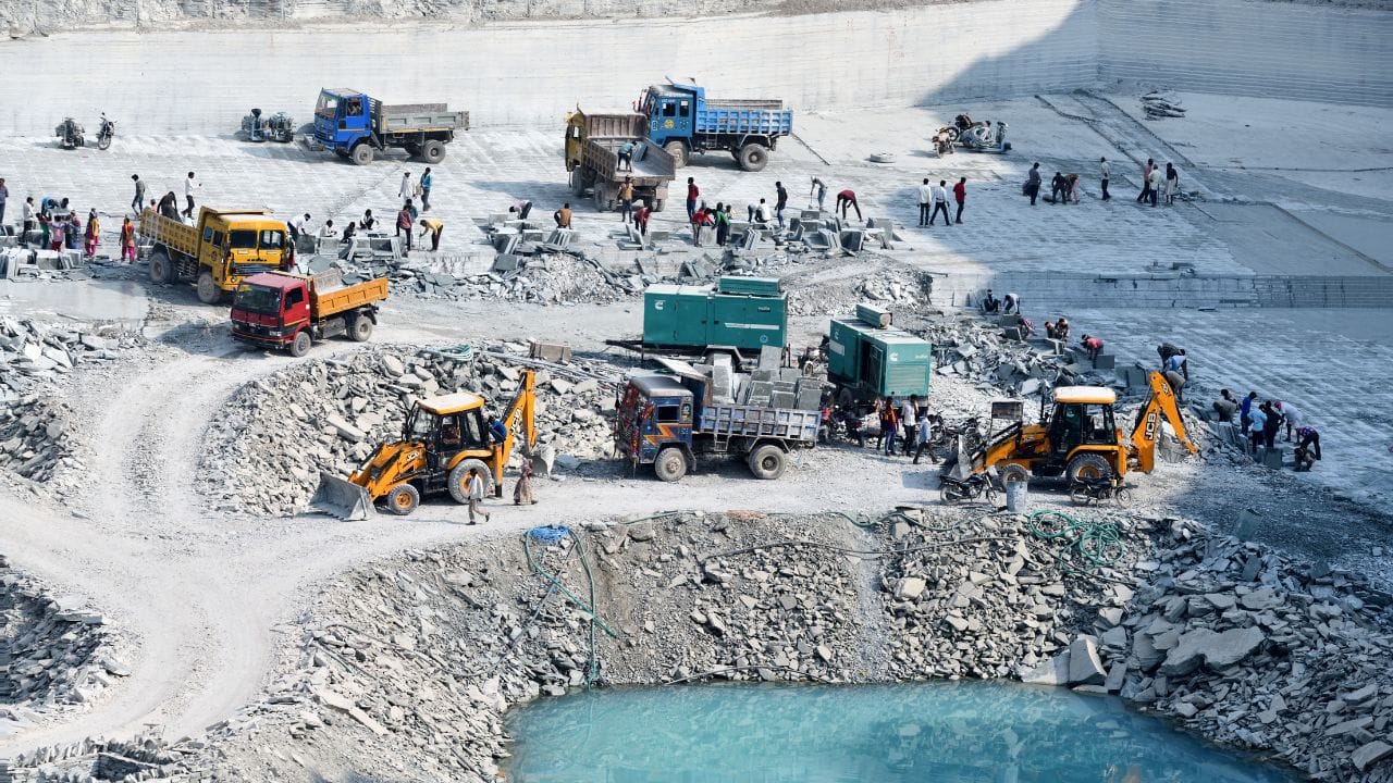 রুপো, তামা ও জিঙ্কের মতো ধাতুর ঘরোয়া উৎপাদন বৃদ্ধিতে জোর দিচ্ছে কেন্দ্র। আর তার প্রভাব পড়তে পারে বাজেটে। সেই ক্ষেত্রে দাম বাড়বে টাটা স্টিল, নালকো ও হিন্দালকোর মতো সংস্থার শেয়ারের।
