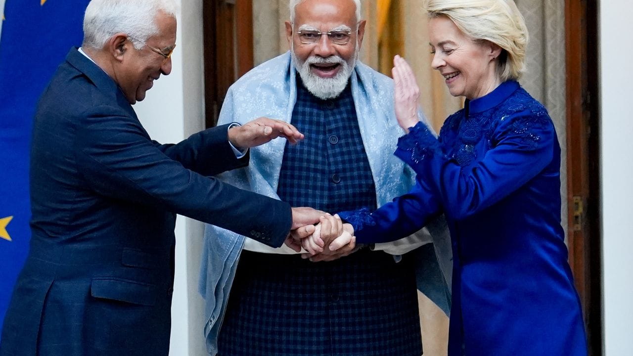 India-EU Free Trade Deal: আমেরিকাকে রুখতে ১৮ বছর পর 'ইন্দ্রজাল' বুনলেন মোদী, ফায়দা হবে ভারতের? India-EU Free Trade Deal: আমেরিকাকে রুখতে ১৮ বছর পর 'ইন্দ্রজাল' বুনলেন মোদী, ফায়দা হবে ভারতের?