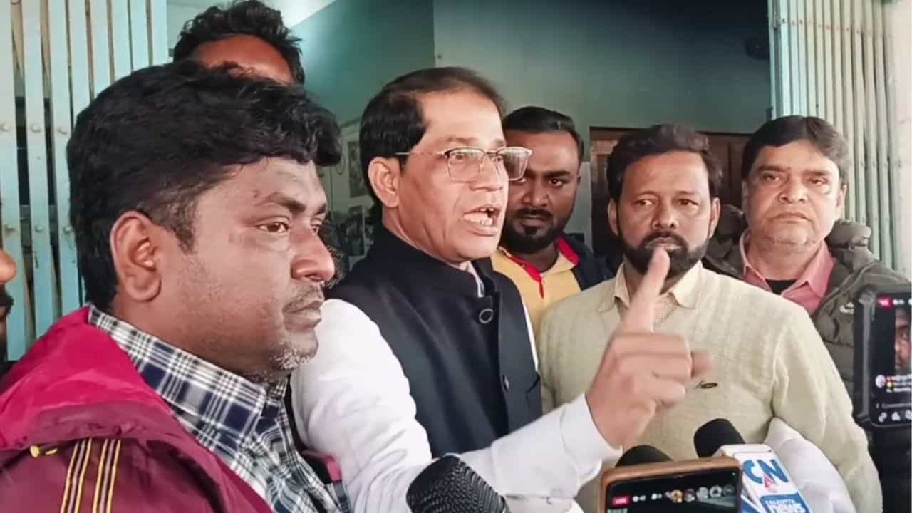 Murshidabad: 'কোনও শুনানি হবে না', বলেই বিডিও অফিস ভাঙচুর করলেন TMC বিধায়ক Murshidabad: 'কোনও শুনানি হবে না', বলেই বিডিও অফিস ভাঙচুর করলেন TMC বিধায়ক
