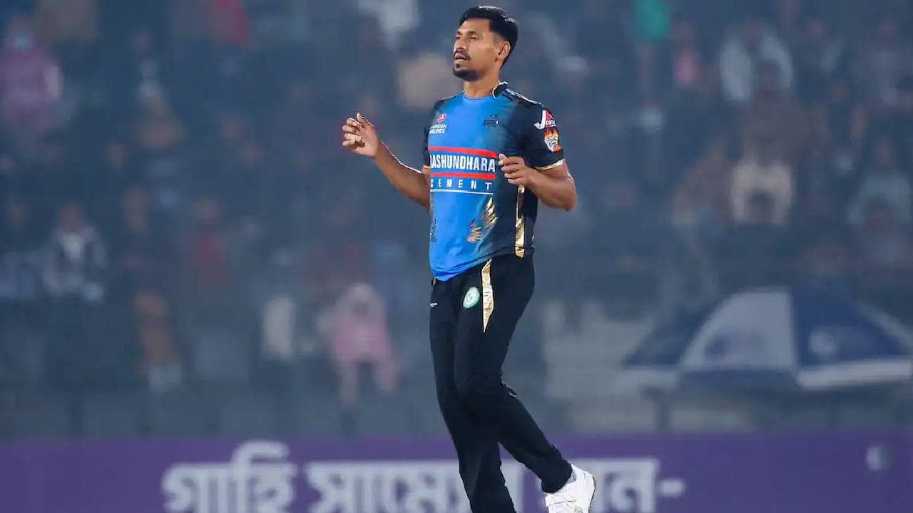 Mustafizur Rahman: তুমুল বিতর্কের মধ্যে ফোকাসড, বিপিএলে দলকে জেতালেন মুস্তাফিজুর!